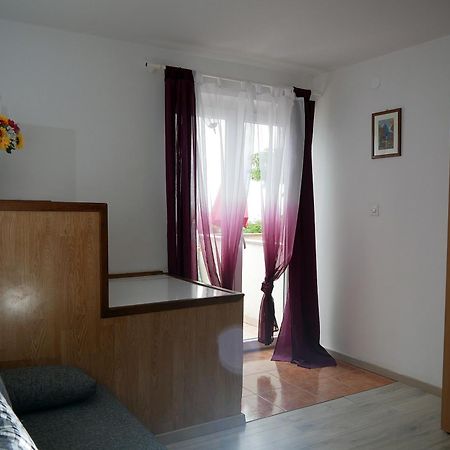 Apartment Gaga And Nia Krk Town Extérieur photo