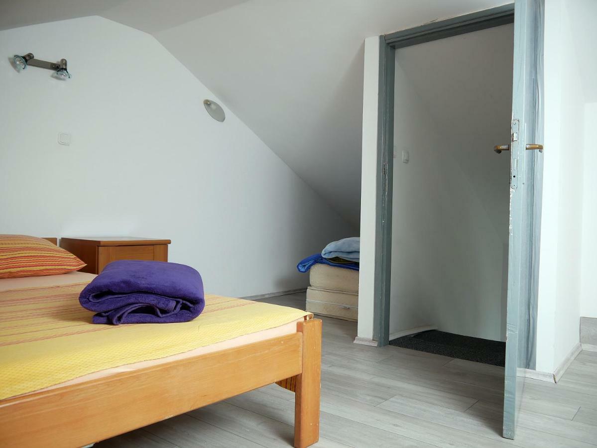 Apartment Gaga And Nia Krk Town Extérieur photo