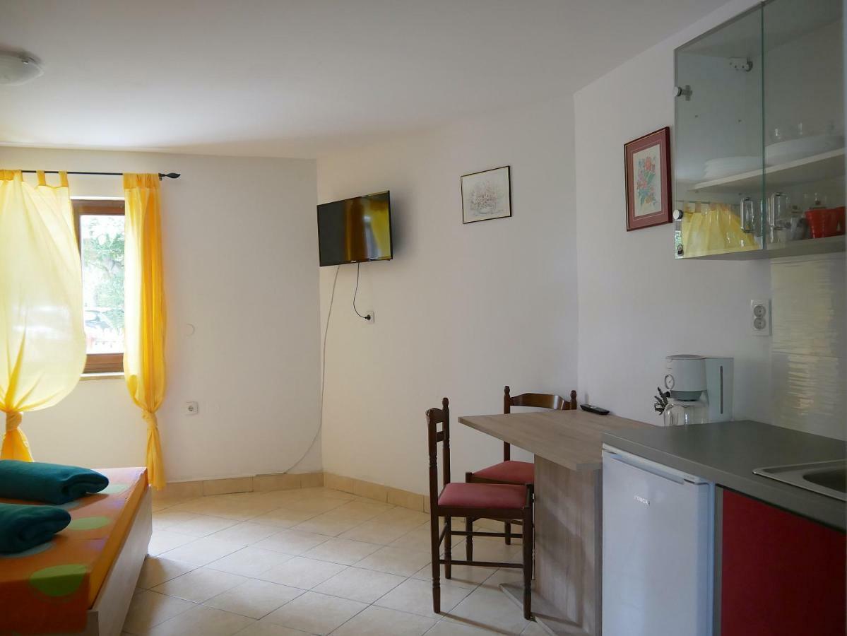 Apartment Gaga And Nia Krk Town Extérieur photo